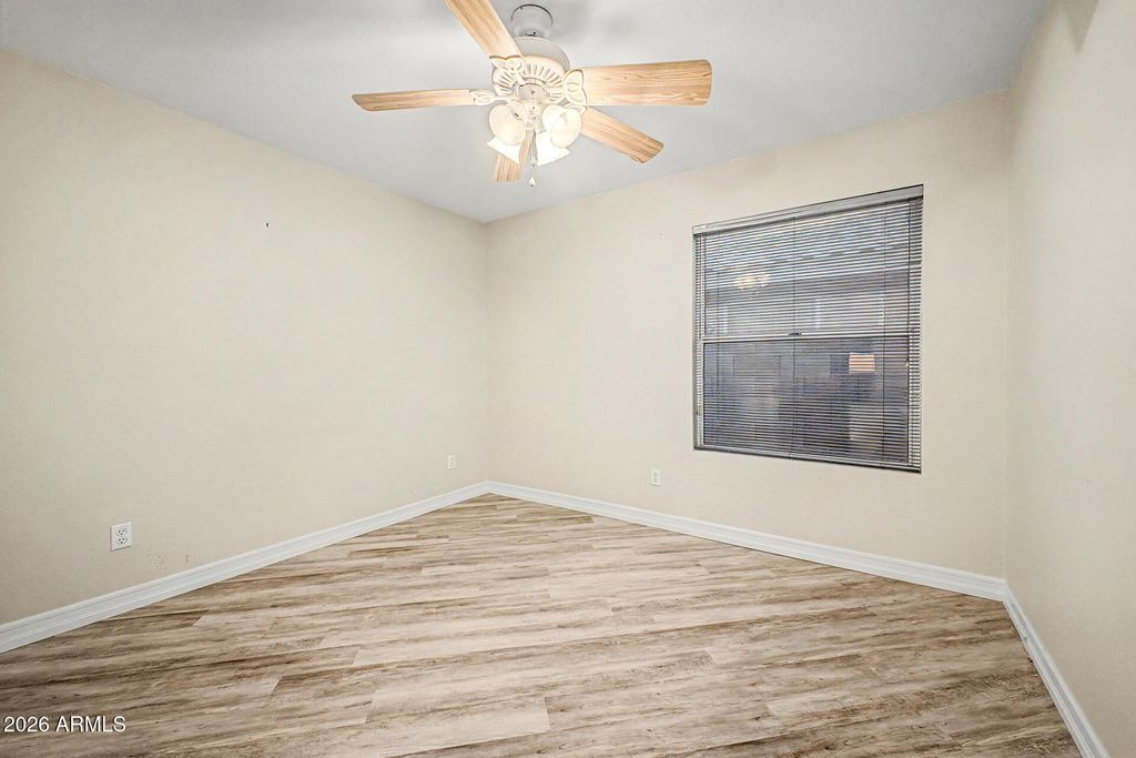 Image 16 of property listing at 4102 E ROCK WREN Road, Phoenix, AZ 85044