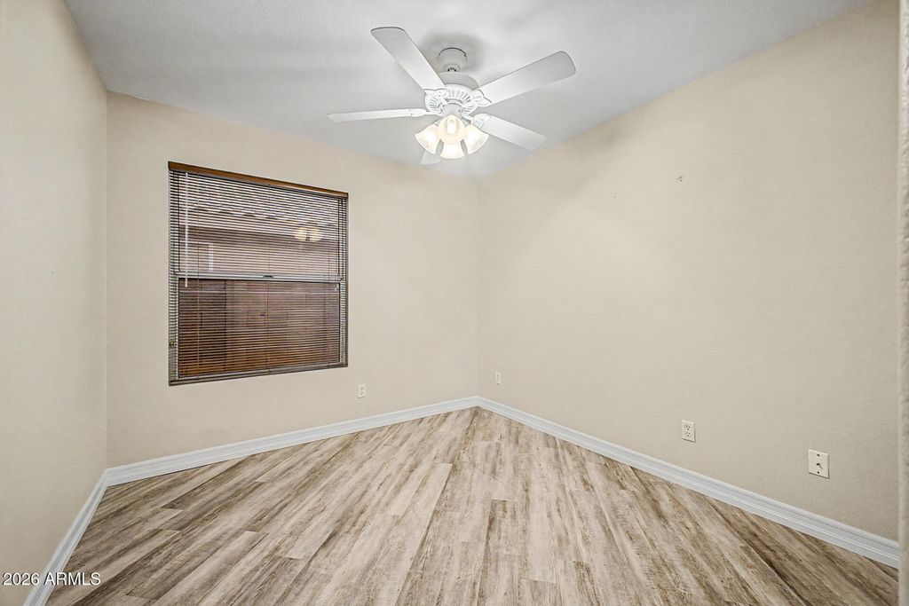 Image 18 of property listing at 4102 E ROCK WREN Road, Phoenix, AZ 85044
