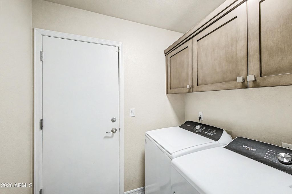 Image 19 of property listing at 4102 E ROCK WREN Road, Phoenix, AZ 85044