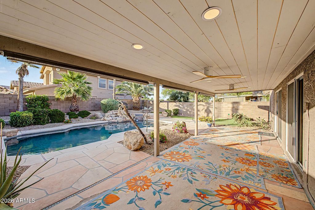Image 21 of property listing at 4102 E ROCK WREN Road, Phoenix, AZ 85044