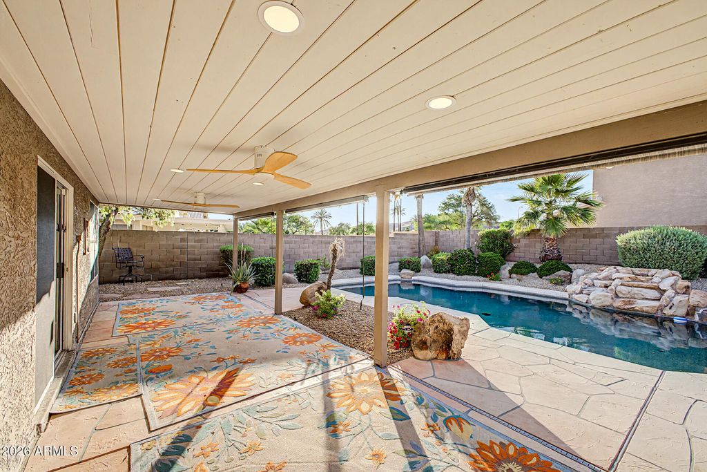 Image 22 of property listing at 4102 E ROCK WREN Road, Phoenix, AZ 85044