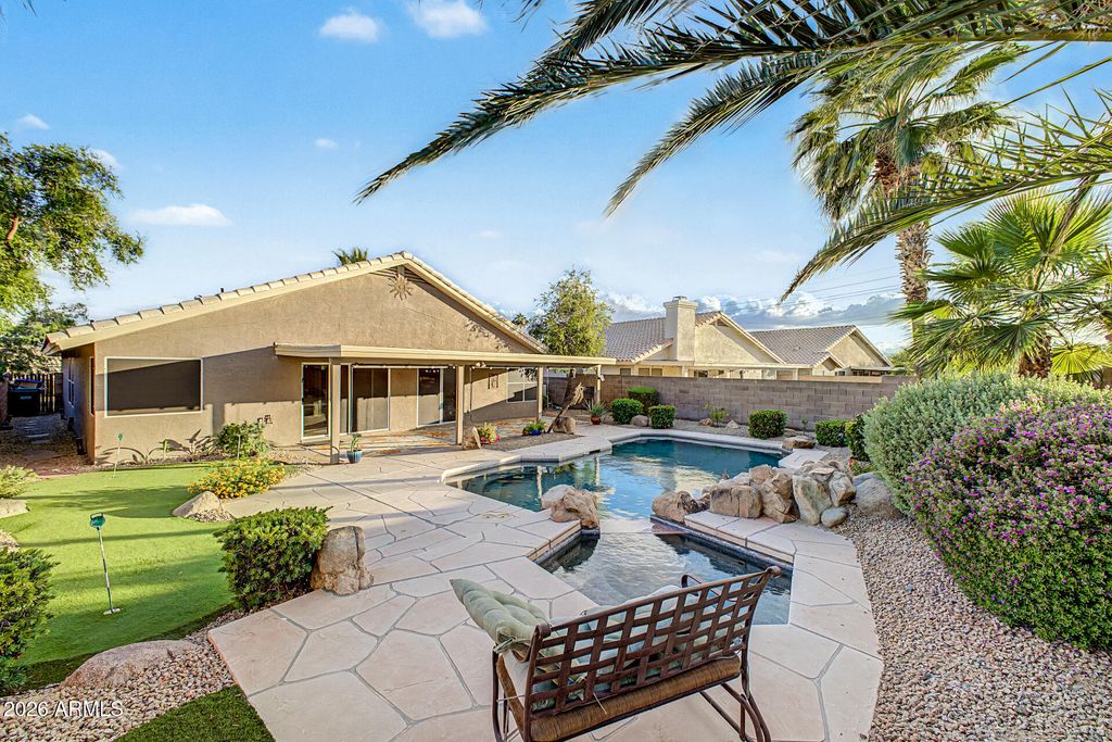Image 24 of property listing at 4102 E ROCK WREN Road, Phoenix, AZ 85044