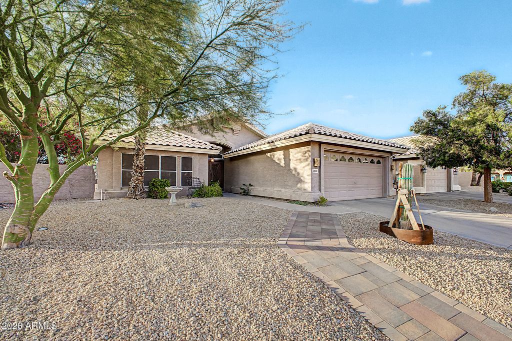Image 3 of property listing at 4102 E ROCK WREN Road, Phoenix, AZ 85044