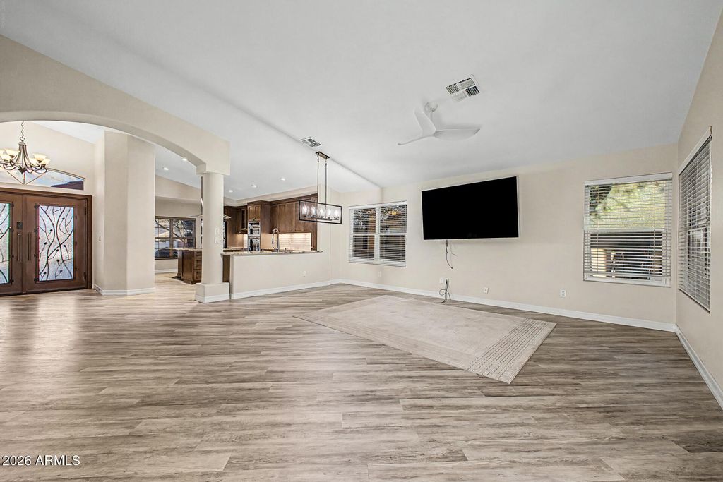 Image 5 of property listing at 4102 E ROCK WREN Road, Phoenix, AZ 85044
