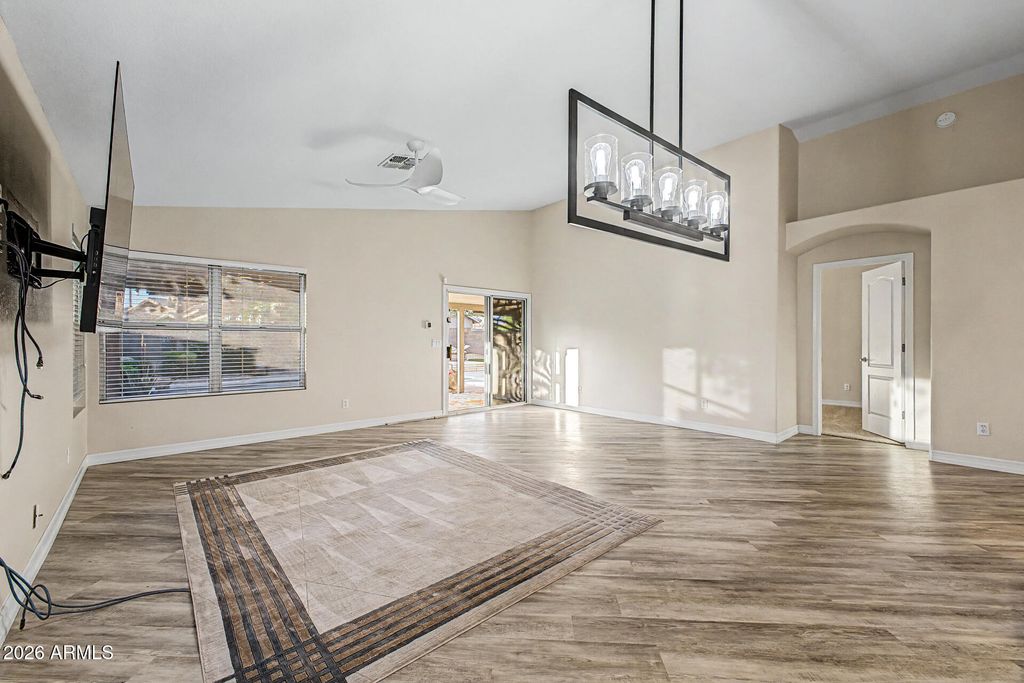 Image 6 of property listing at 4102 E ROCK WREN Road, Phoenix, AZ 85044