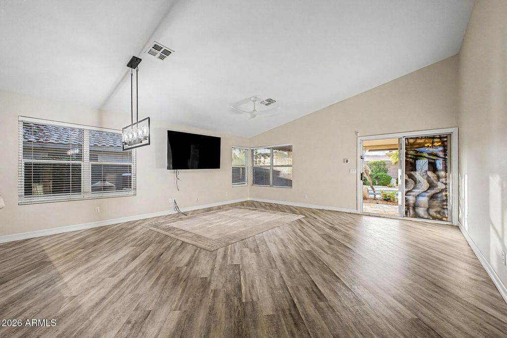 Image 7 of property listing at 4102 E ROCK WREN Road, Phoenix, AZ 85044
