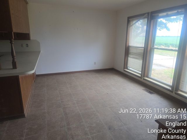 17787 15 Highway, England, AR 72046
