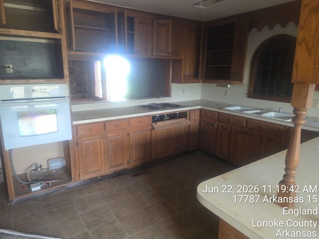 17787 15 Highway, England, AR 72046