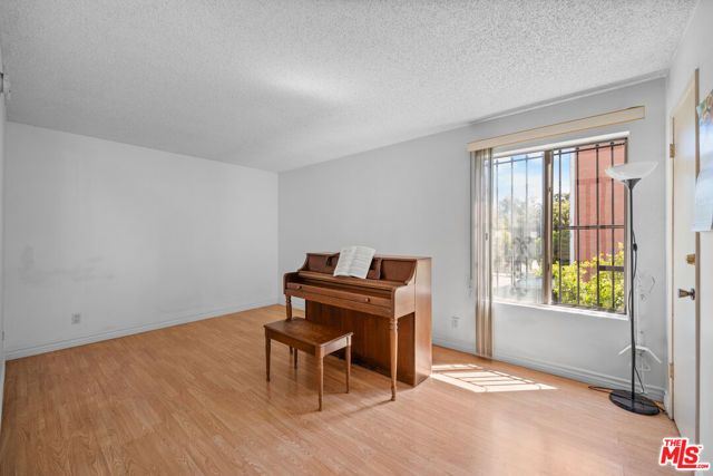 525 La Fayette Park Place 115, Los Angeles, CA 90057