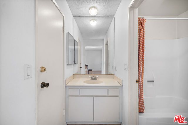 525 La Fayette Park Place 115, Los Angeles, CA 90057