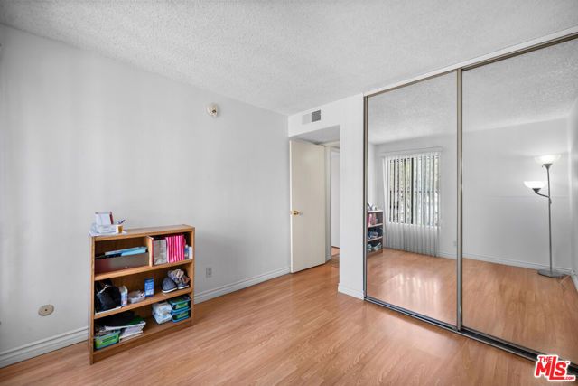 525 La Fayette Park Place 115, Los Angeles, CA 90057