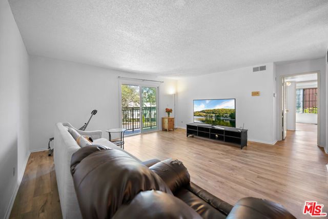 525 La Fayette Park Place 115, Los Angeles, CA 90057