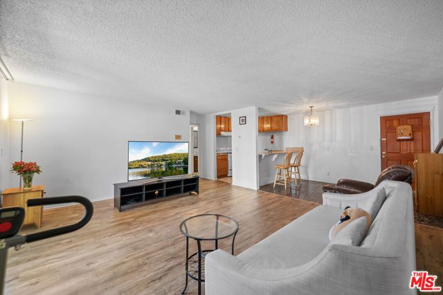 525 La Fayette Park Place 115, Los Angeles, CA 90057