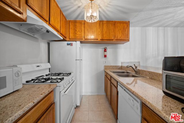 525 La Fayette Park Place 115, Los Angeles, CA 90057
