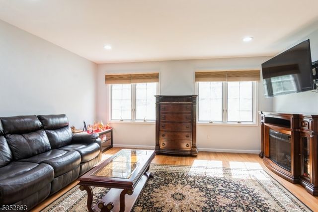 3 Pheasant Run, Green Brook Twp., NJ 08812