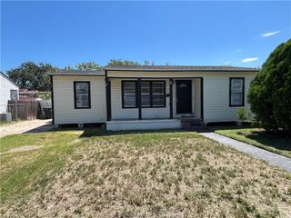 4306 Christie St, Corpus Christi, TX 78415