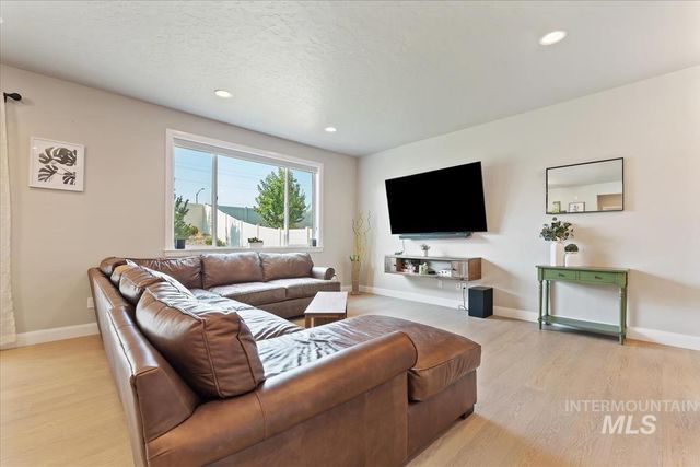 5773 W Riva Capri St, Meridian, ID 83646