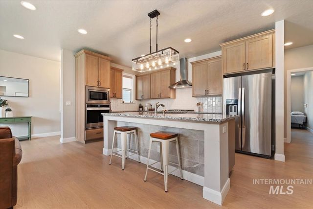 5773 W Riva Capri St, Meridian, ID 83646