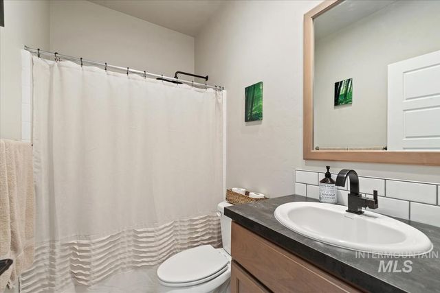 5773 W Riva Capri St, Meridian, ID 83646