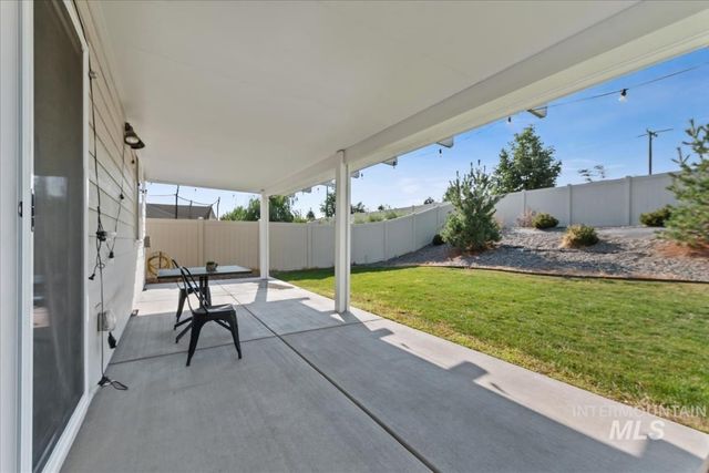 5773 W Riva Capri St, Meridian, ID 83646