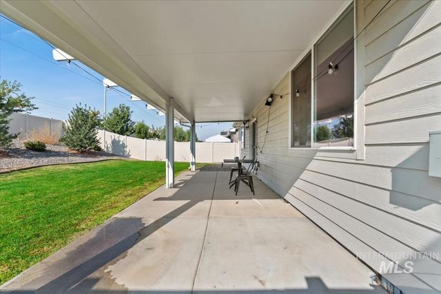 5773 W Riva Capri St, Meridian, ID 83646