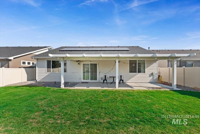 5773 W Riva Capri St, Meridian, ID 83646