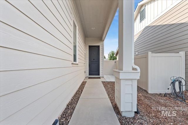 5773 W Riva Capri St, Meridian, ID 83646