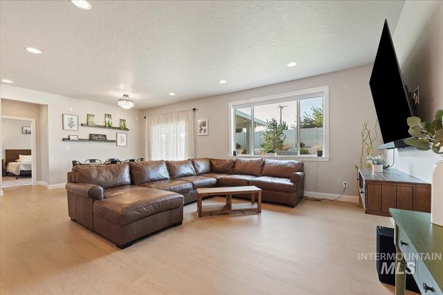 5773 W Riva Capri St, Meridian, ID 83646