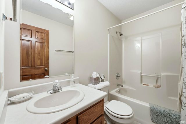 617 Darlington Court, Fort Wayne, IN 46825