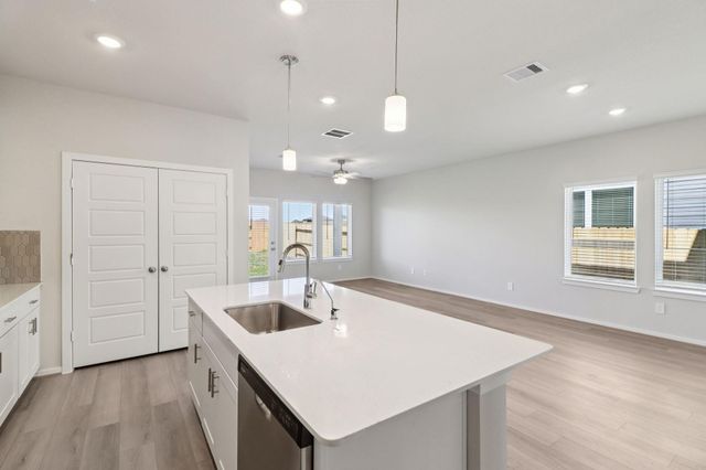 5104 Redbud Valley Drive, Pearland, TX 77584