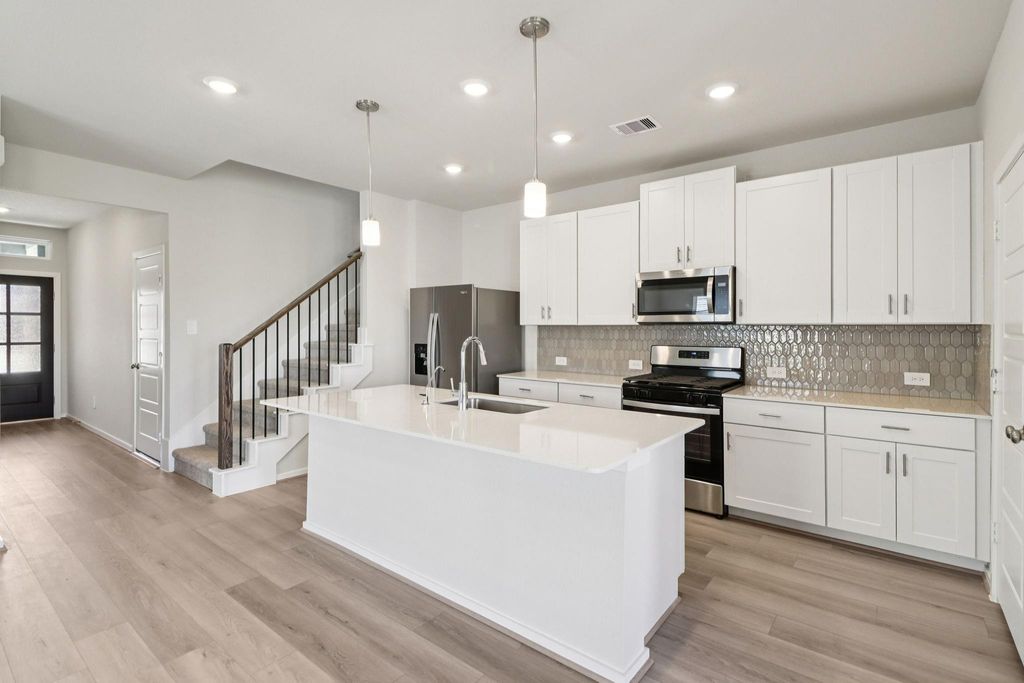 5104 Redbud Valley Drive, Pearland, TX 77584