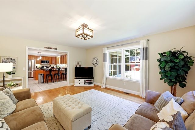 106 Valley Rd, Southampton, MA 01073
