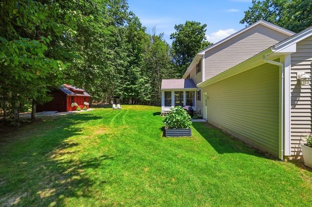 106 Valley Rd, Southampton, MA 01073