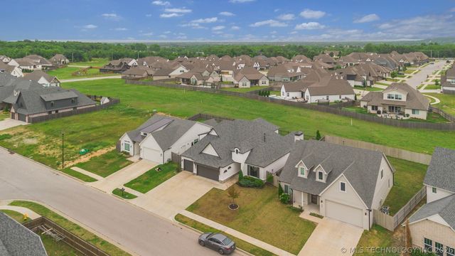 528 E 126th Street S, Jenks, OK 74037