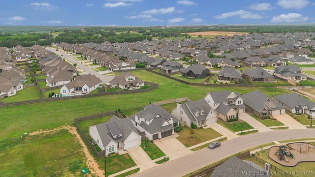 528 E 126th Street S, Jenks, OK 74037