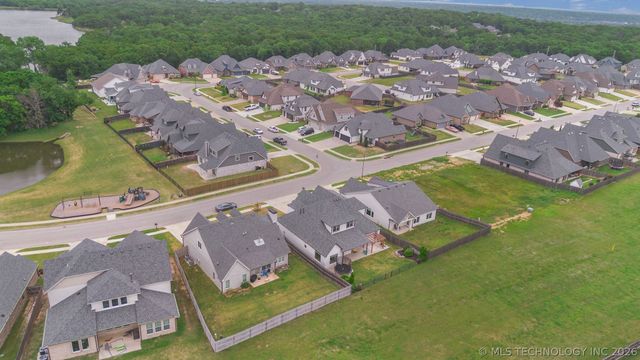 528 E 126th Street S, Jenks, OK 74037