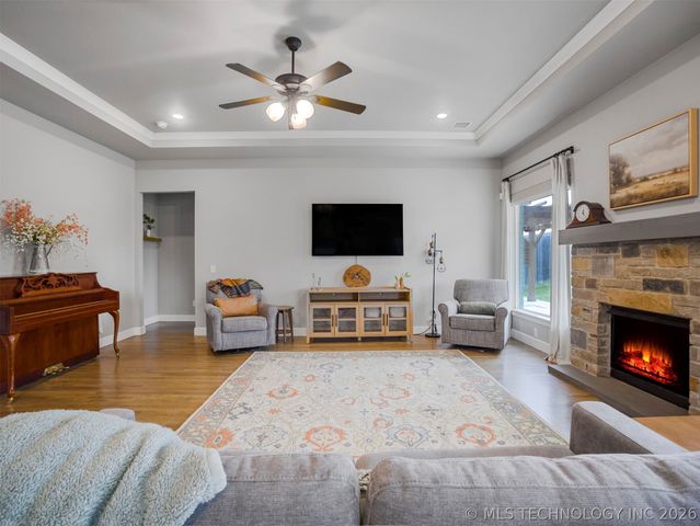 528 E 126th Street S, Jenks, OK 74037