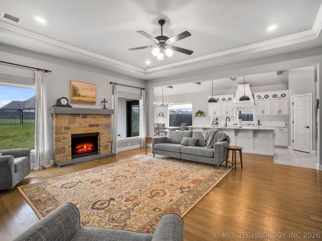 528 E 126th Street S, Jenks, OK 74037