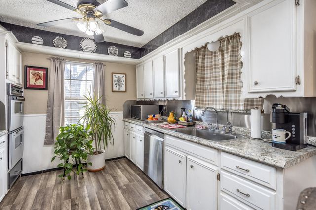 2005 Brentwood Street, Gainesville, TX 76240