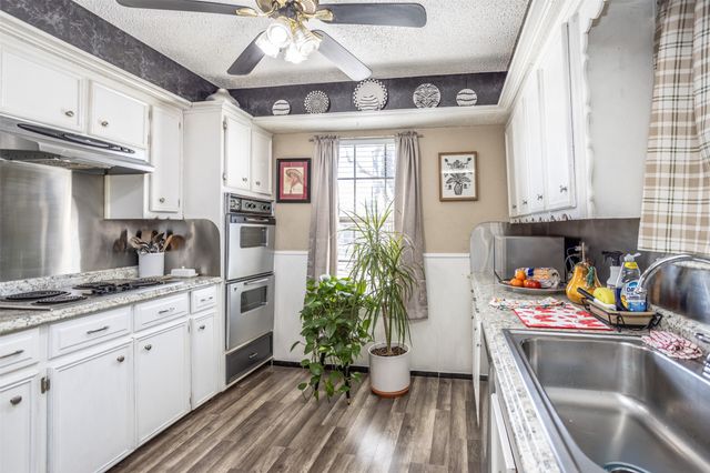 2005 Brentwood Street, Gainesville, TX 76240