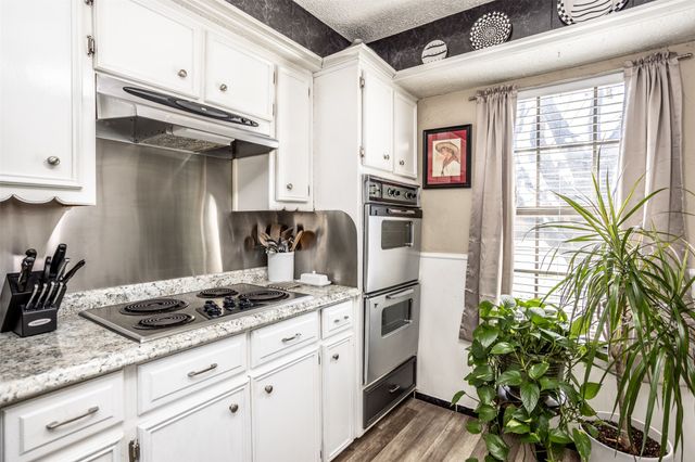 2005 Brentwood Street, Gainesville, TX 76240