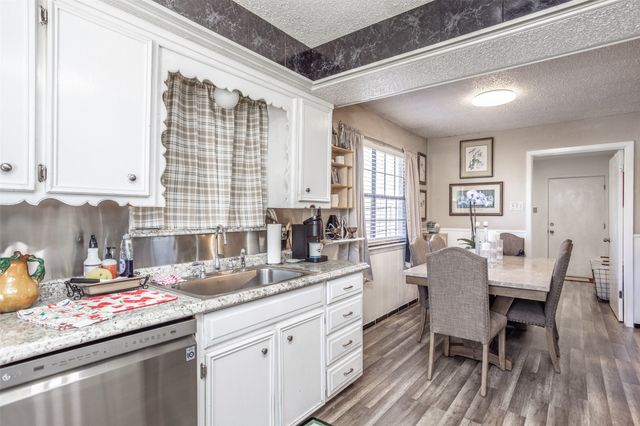 2005 Brentwood Street, Gainesville, TX 76240