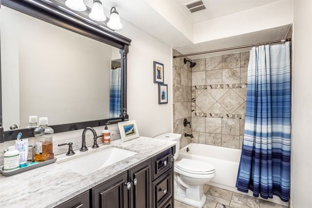 2005 Brentwood Street, Gainesville, TX 76240