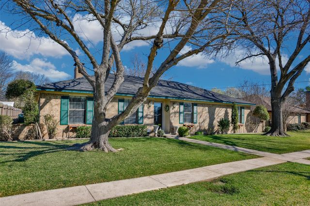 2005 Brentwood Street, Gainesville, TX 76240