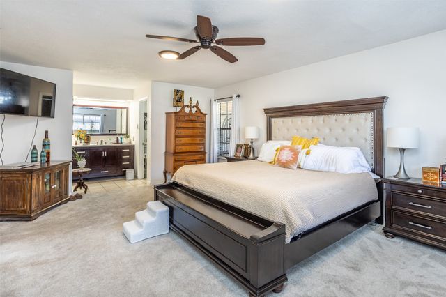 2005 Brentwood Street, Gainesville, TX 76240