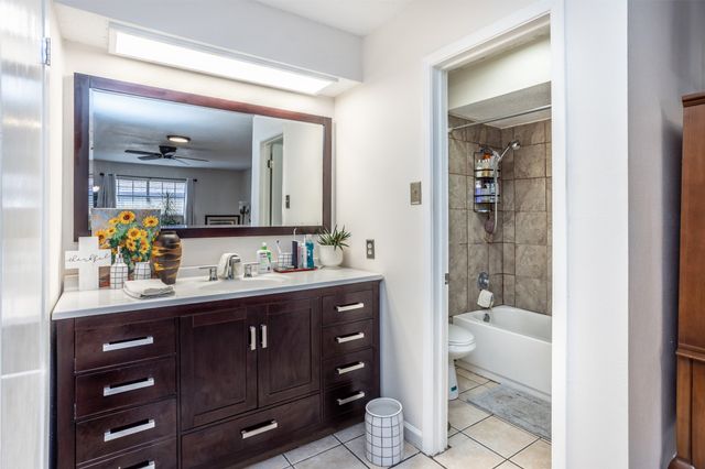 2005 Brentwood Street, Gainesville, TX 76240