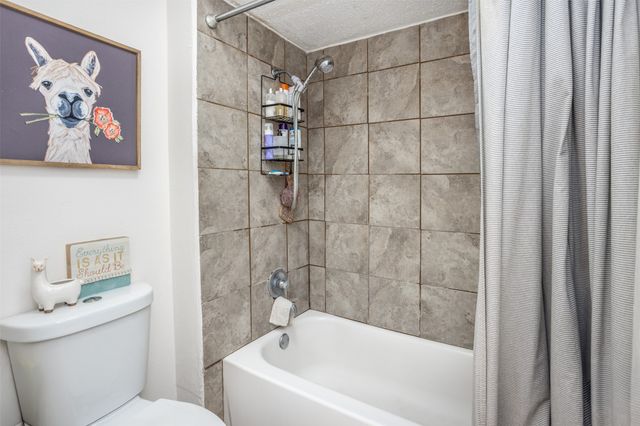 2005 Brentwood Street, Gainesville, TX 76240