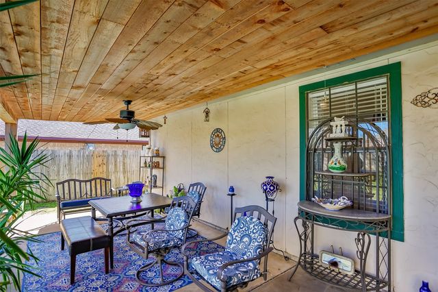 2005 Brentwood Street, Gainesville, TX 76240