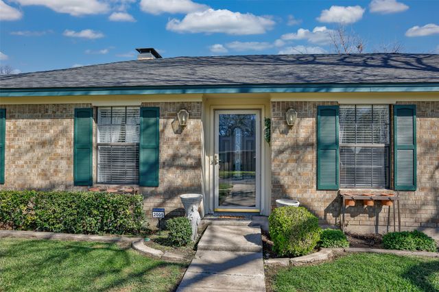 2005 Brentwood Street, Gainesville, TX 76240