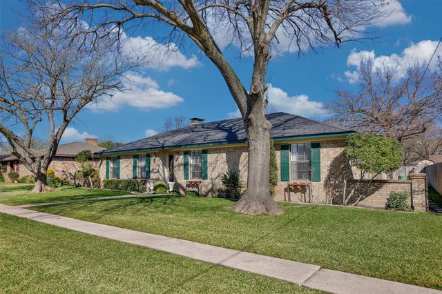 2005 Brentwood Street, Gainesville, TX 76240